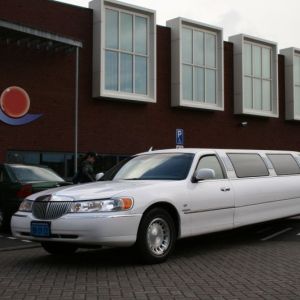 stretched_limo_20121119_1664898761